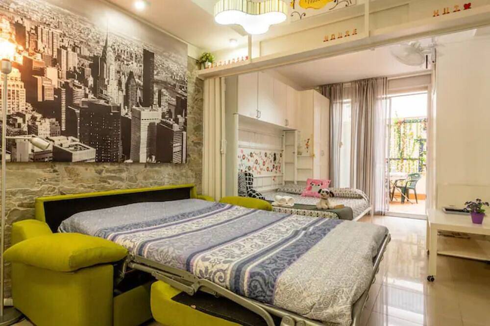 Exquisite Accommodation Downtown All Services in Badalona, Barcelonès
