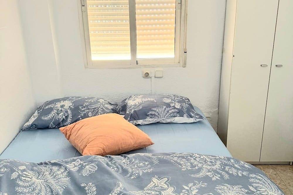 Lovely summer townhouse with roof terrace and great views. Dog friendly. in Rute, Sierras Subbéticas