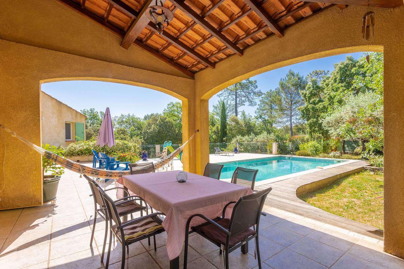 Gastenkamer 'Villa Same' met privézwembad, wifi en airconditioning in Saint-Maximin-la-Sainte-Baume, Brignoles region