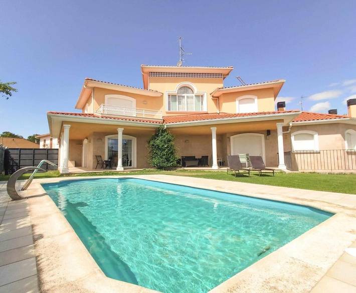 Casa de huéspuedes para 2 personas, con jardín además de piscina y terraza en Navarra
