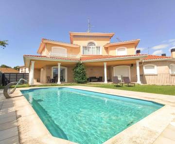 Maison d’hôte pour 4 personnes, avec terrasse ainsi que jardin et piscine en Navarre