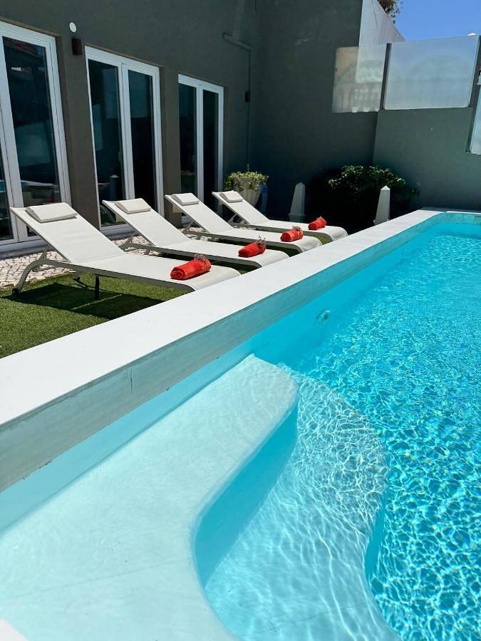 Villa para 10 pessoas, com piscina e terraço e ainda jardim and vista, com animais de estimação em Estoril