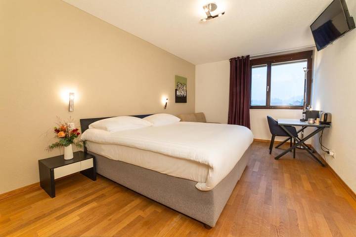 Hôtel pour 2 personnes, avec jacuzzi et sauna ainsi que terrasse et piscine à Saignelégier - 3