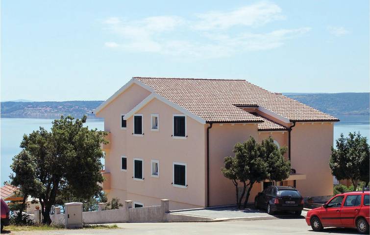 Ganze Ferienwohnung, Charmante Ferienwohnung, 2 km vom Strand entfernt, mit Pool, Terrasse und WLAN in Novigradsko More, Zadar