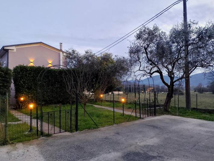 Location de vacances pour 8 personnes, avec piscine ainsi que vue et jardin, animaux acceptés à Sarzana - 3