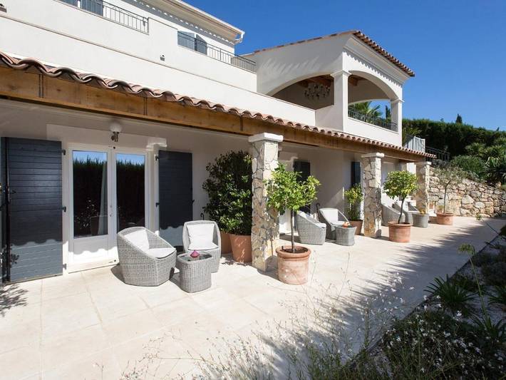 Chambre d’hôte pour 2 personnes, avec terrasse ainsi que vue et piscine à Mougins - 2