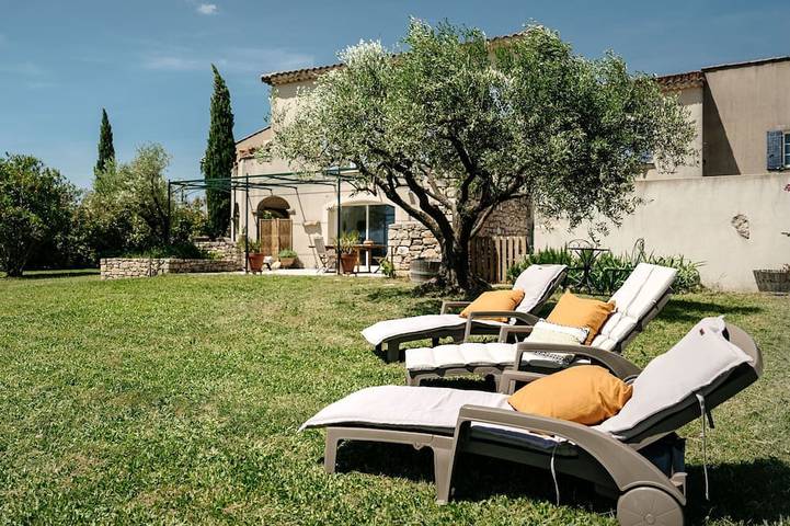 Location de vacances pour 4 personnes, avec jardin à Cavillargues