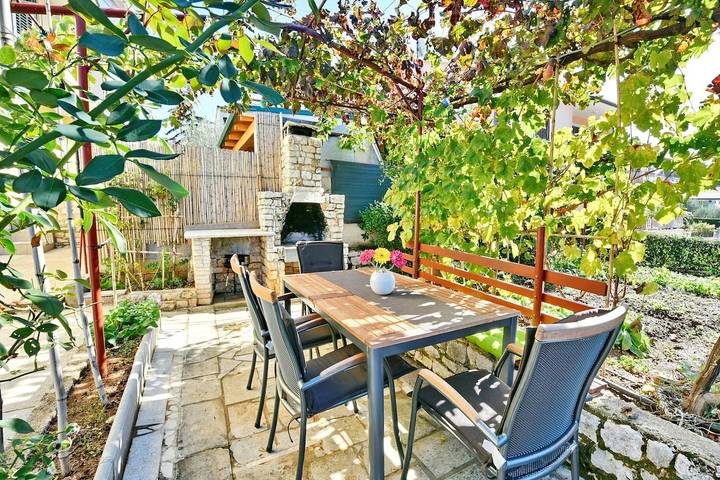 Ferienwohnung für 2 Personen, mit Balkon in Poreč - 2