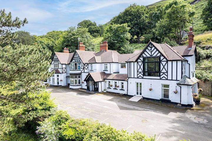 Vakantiehuis voor 29 personen, with Uitzicht op zee and Balkon as well as Whirlpool and Terras in Noord-Wales