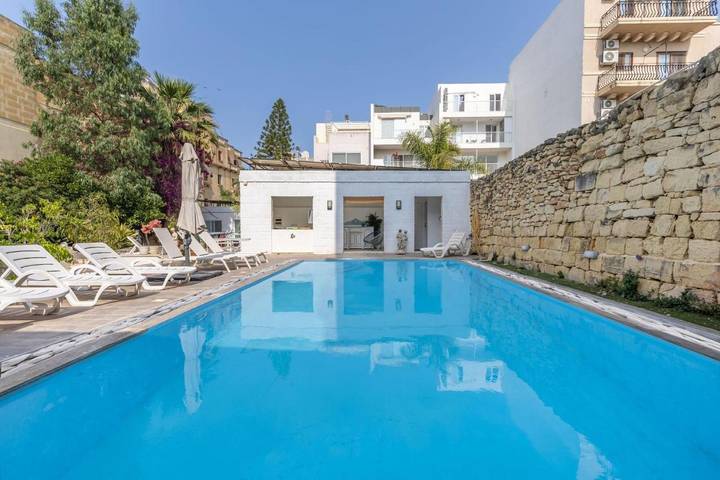 Maison d’hôte pour 2 personnes, avec terrasse ainsi que jardin et piscine à San Giljan