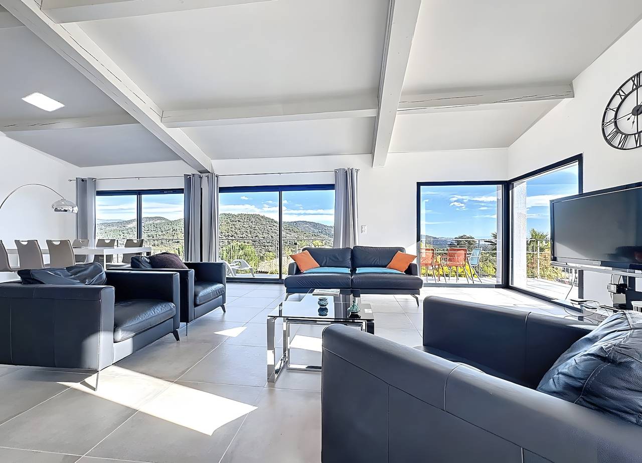 Villa 'Luxe Vue Mer Baie De Cannes' mit Meerblick, Wi-Fi und Klimaanlage in Les Adrets-de-l'Estérel, Massif de l'Esterel