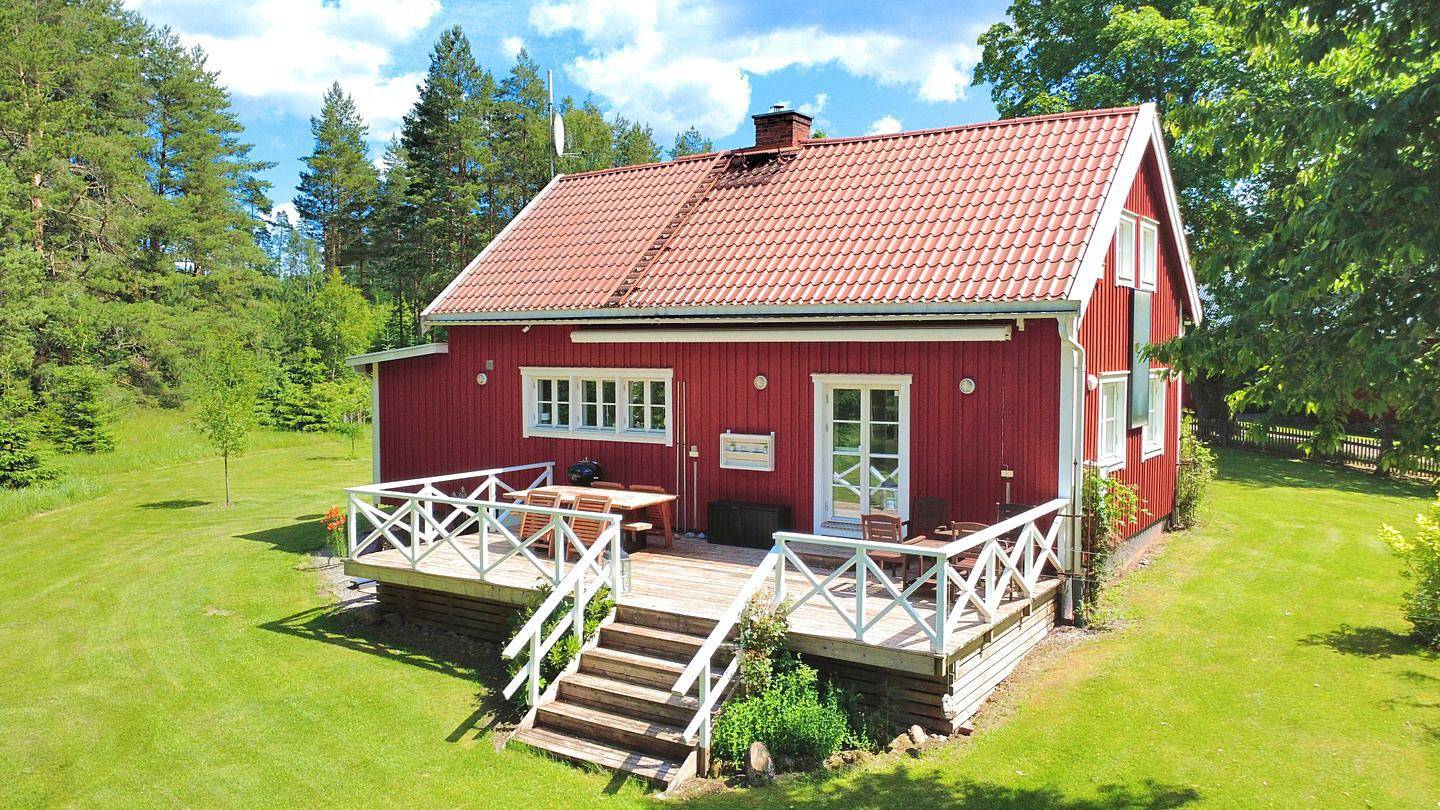 Exclusive Holiday Home with Private Lake and Sauna in Småland in Hultsfred
