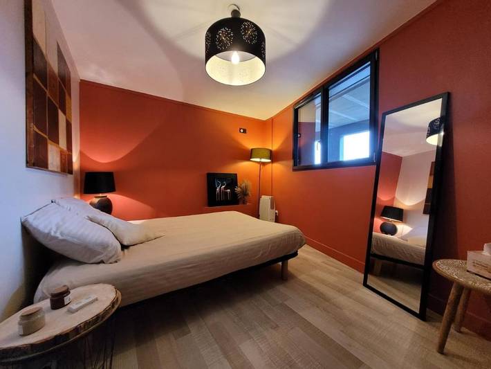 Gîte pour 2 personnes, avec vue ainsi que piscine et terrasse dans Montvernier