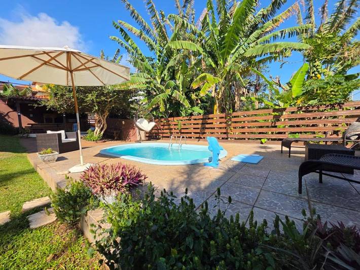 Casas e apartamentos de temporada para 6 pessoas, com jardim e piscina e ainda vista na Praia Brava RJ