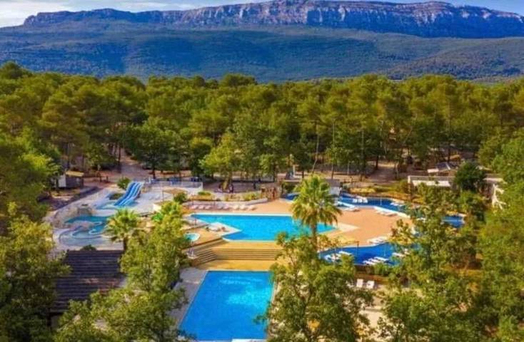 Bungalow pour 6 personnes, avec piscine et terrasse