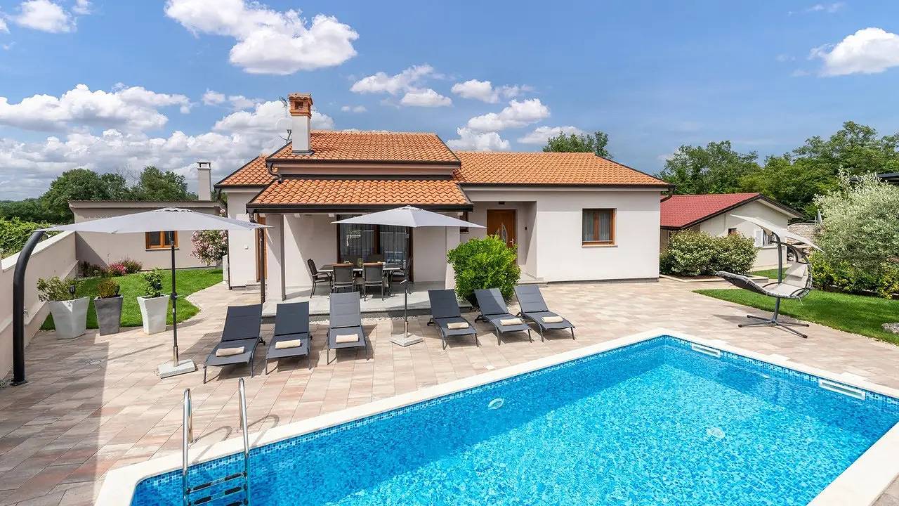 Villa für 6 Personen (105 m²) in Sveti Lovreč in Sveti Lovreč Pazenatički, Zentralistrien
