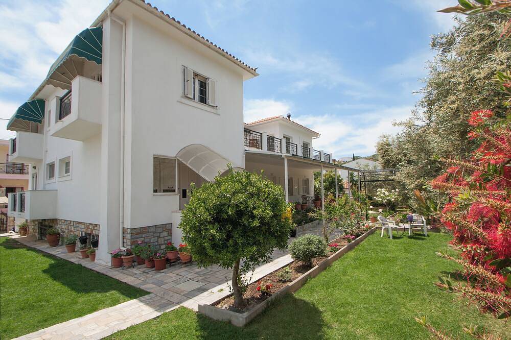 Ganze Wohnung, Villa Penelope – Cozy & Stylish Getaway in Stunning Skiathos! in Sporaden