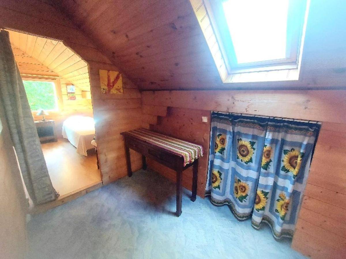 Chalet de rêve sur l'étang in Champs-Romain, Parc naturel régional Périgord-Limousin