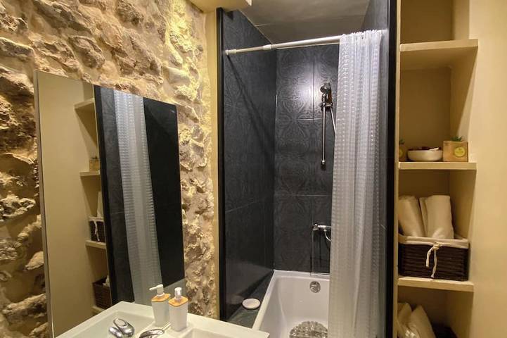 Location de vacances pour 2 personnes à Saint-Geniès-de-Fontedit - 3