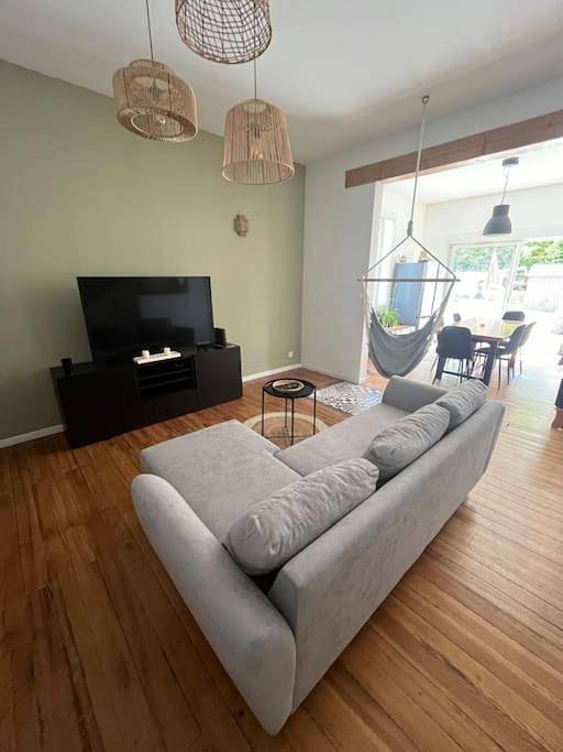 Location de vacances pour 8 personnes, avec Terrasse et Jardin dans Sabres