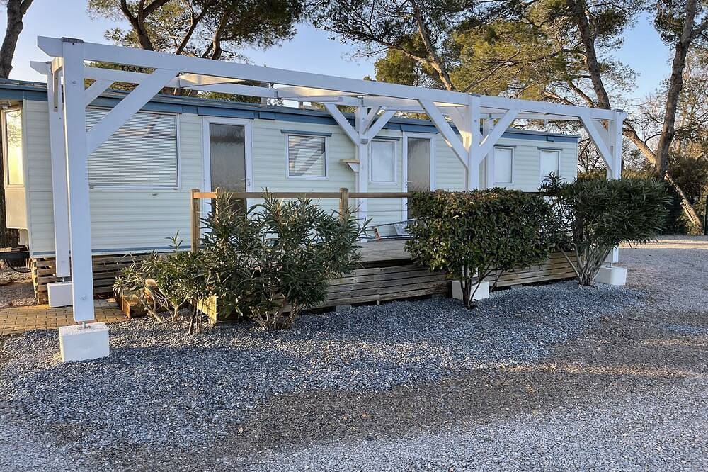 Mobil home au calme sur terrain privé avec piscine privé au mobilhome !<br> in Servian, Côte méditerranéenne (France)