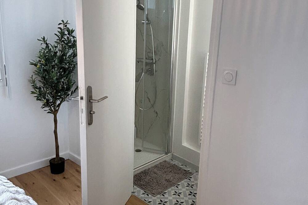 Entire apartment, Minimalist apartment in Auray, Brittany in Auray, Côte des Mégalithes