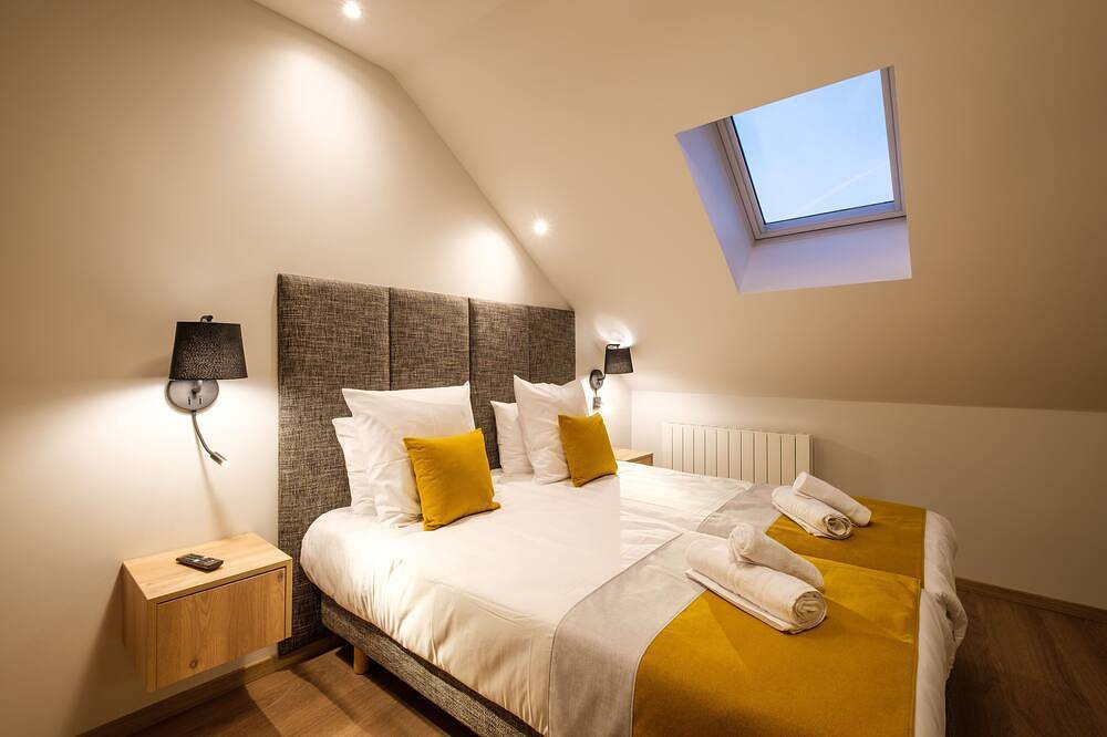 Ganze Wohnung, Grand T3 familial en centre-ville in Lons-le-Saunier, Jura