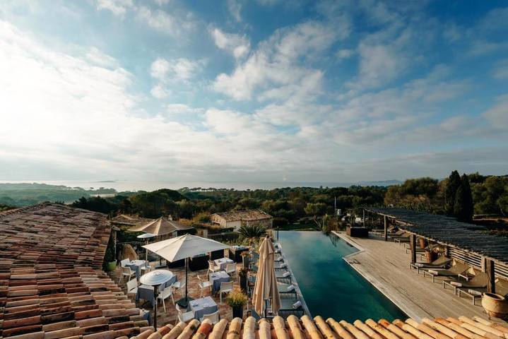 Hôtel pour 2 personnes, avec vue ainsi que piscine et jardin dans Palombaggia
