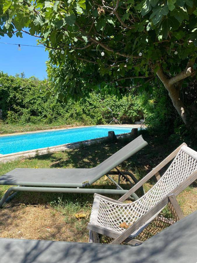 Location de vacances pour 4 personnes, avec jardin et piscine à Mudaison