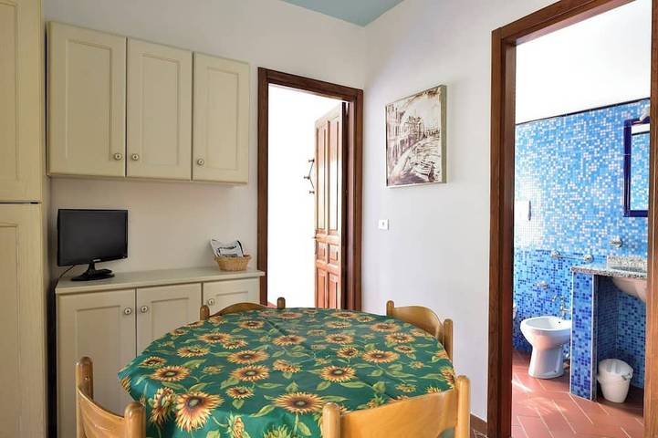 Ganze Wohnung, Villa Juniper, only 240mt from the sandy beach in Santa Maria Navarrese, Lotzorai
