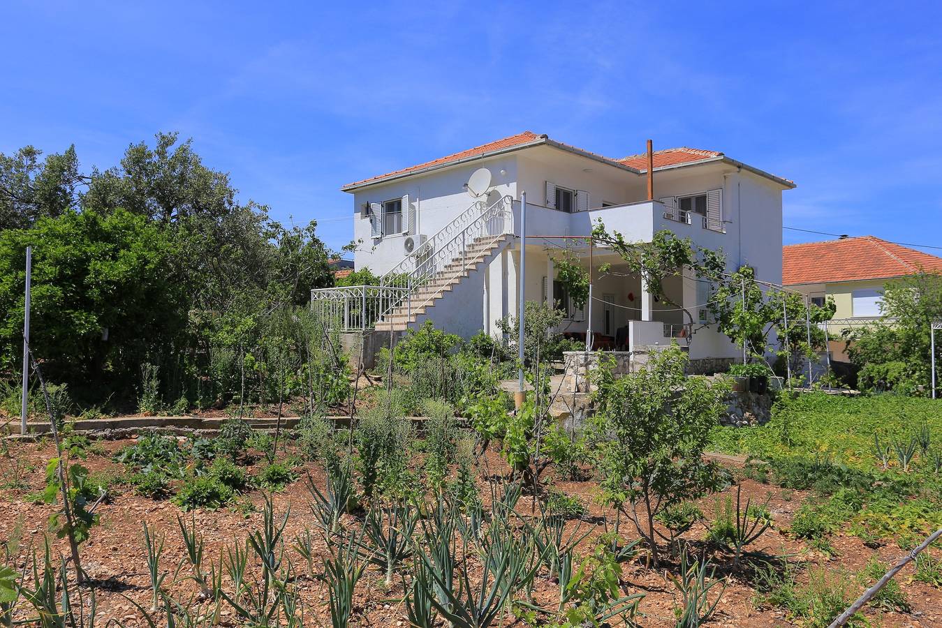 Cały apartament, Trzypokojowy apartament z tarasem i widokiem na morze Vinisce, Trogir A-11029-d in Vinisce, Żupania splicko-dalmatyńska