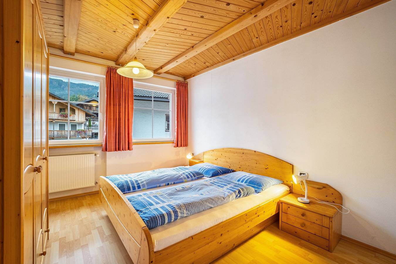Apartamento entero, Apartamento vacacional que admite mascotas 'Kuenz Dolomiten Drau' con vistas a la montaña in Vierschach, San Candido