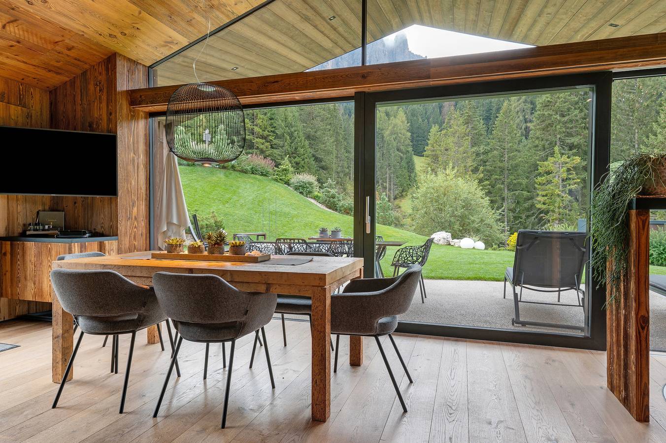 Chalet 'L Piz Dolomites' con vistas a la montaña, terraza privada y Wi-Fi in Wolkenstein, Dolomiti Superski