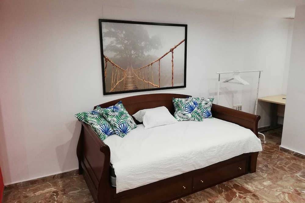 Entire apartment, Very spacious apartment.  Historic District, free cancellation in Cartagena, Costa Cálida