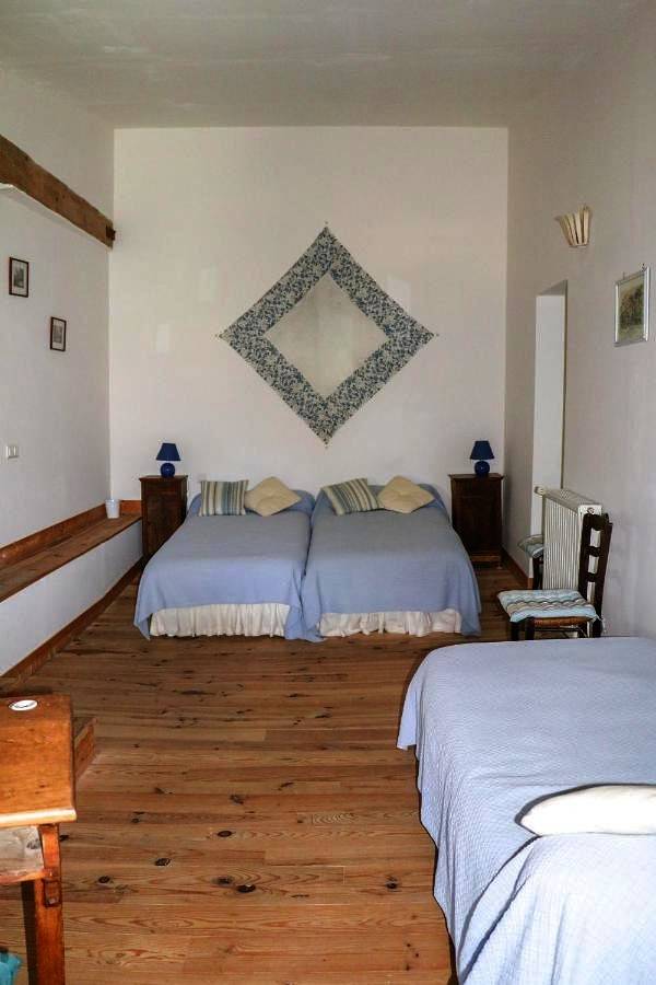 Chambre d’hôte pour 4 personnes, avec vue ainsi que piscine et jardin