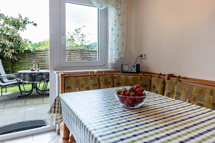 Ganze Wohnung, Ferienwohnung Seeblick auf Obsthof Gobs, mit Terrassen und Wlan; Parkplatz vorhanden in FKK Badestrand Süßenmühle, Sipplingen