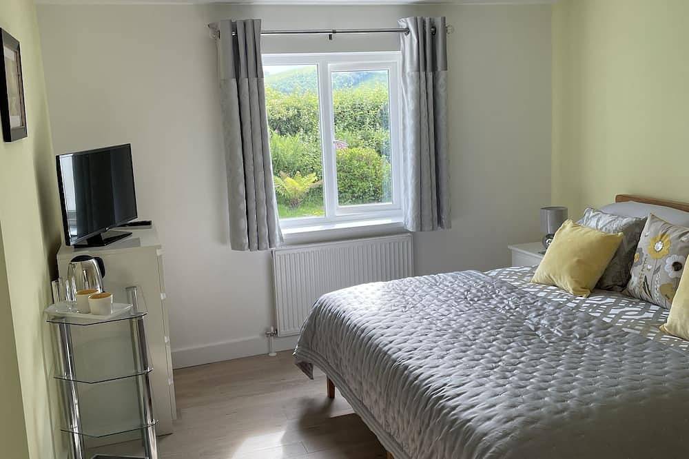 Devon rural country B&B Suite of rooms  with guest lounge and bathroom. in Staverton (Devon), Devon