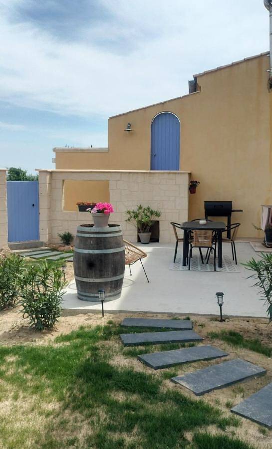 Gîte pour 3 personnes, avec vue ainsi que piscine et jardin, animaux acceptés à Montels - 3