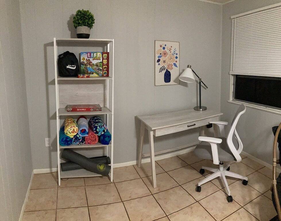 Boho Vibe 3B/2B West of S. Tuttle - 1 mile to City Center in Sarasota, Sarasota County