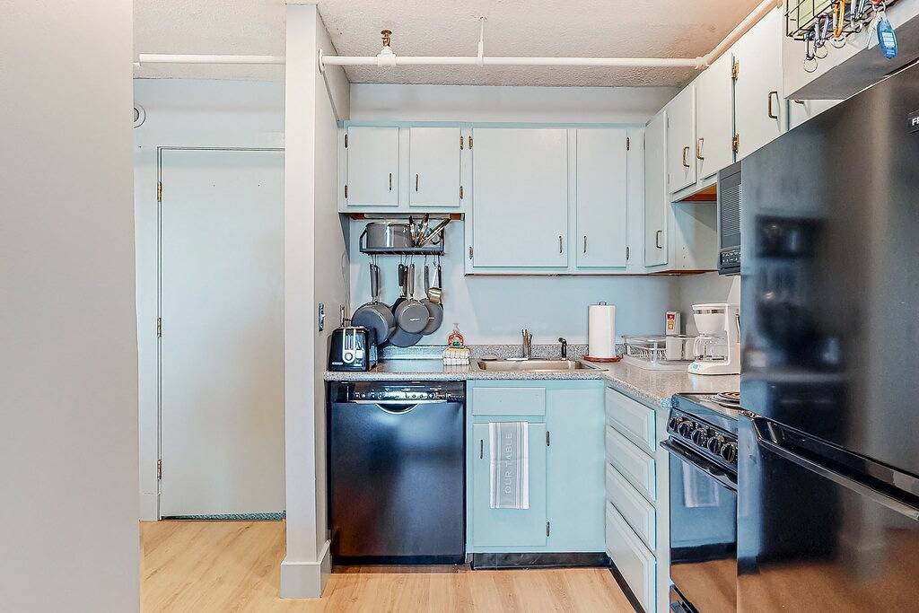 Ganze Wohnung, Ocean-view condo overlooking Ogunquit Beach with balcony, pool & tennis in Ogunquit, York County