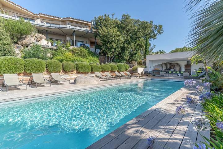 Chambre d’hôte pour 2 personnes, avec Terrasse ainsi que Jardin et Piscine à Bonifacio