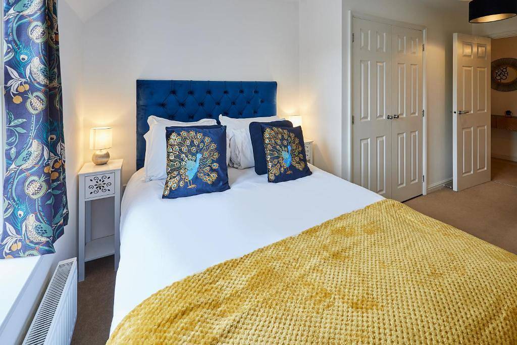 Entire holiday apartment, Hermitage Court Apartment - Sleeps 6 in Oadby and Wigston, Heart of England