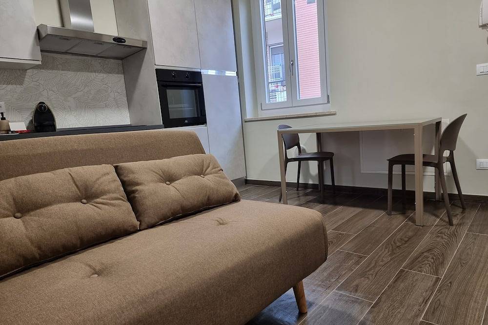 Ganze Wohnung, Two-Room Apartment with kitchen-Pavia-near the center in Pavia, Pavia Provinz