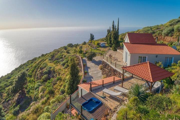 Chalet para 4 personas, con Jacuzzi y Terraza además de Jardín y Vistas en La Palma