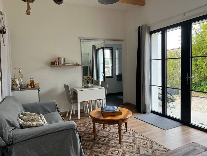 Guest Room “Chambre De Lucie” with Private Terrace, Garden, and Wi-Fi in Bourcefranc-le-Chapus, Côte de Beauté