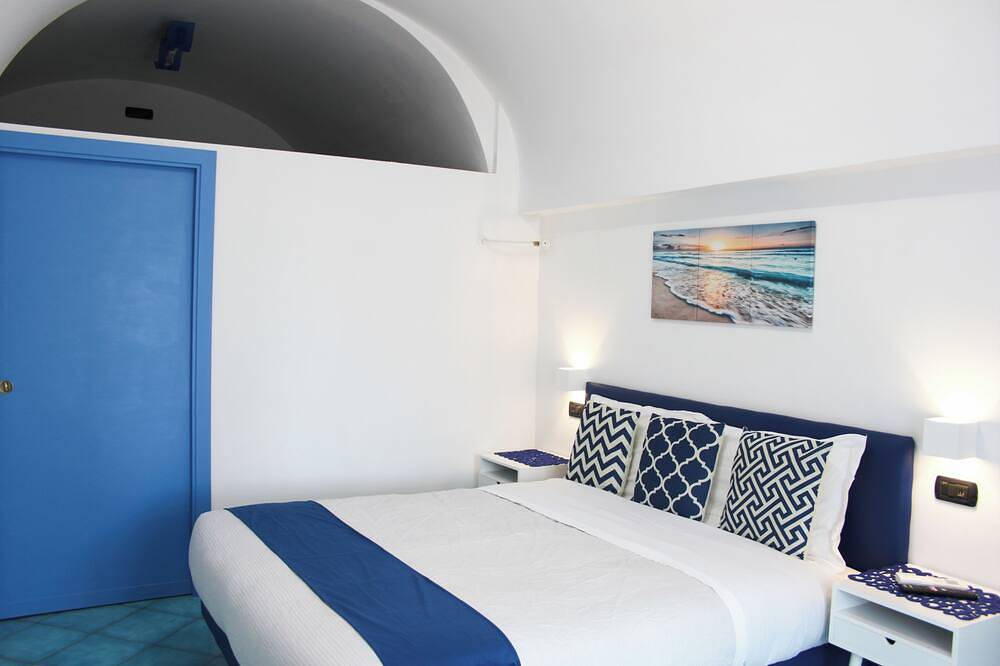 Superior Apartment, Solarium and Hot Tub in Minori, Amalfiküste