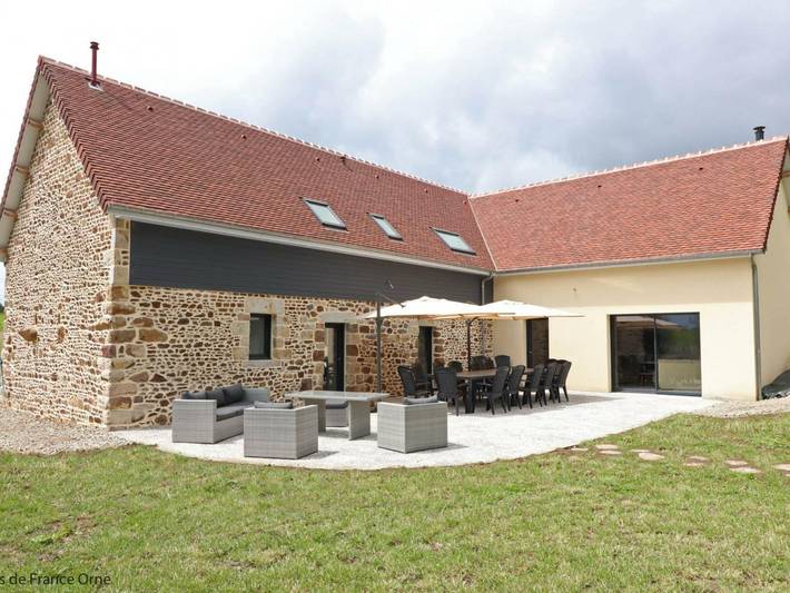 Gîte pour 14 personnes, avec Terrasse ainsi que Jardin et Sauna