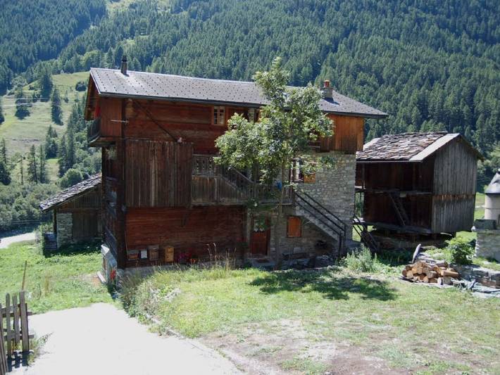 Hütte für 6 Personen, mit Balkon und Garten in Evolène