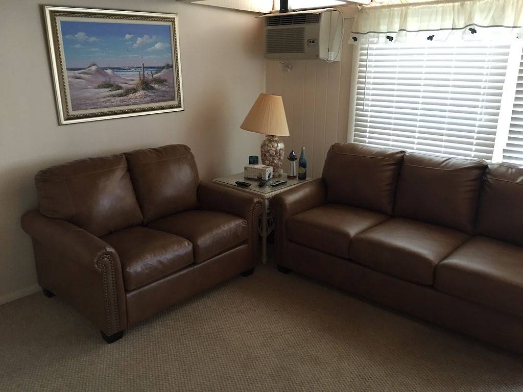 Ganze Wohnung, Beheizter Pool, einen Block zum Privatstrand in Toms River, Ocean County