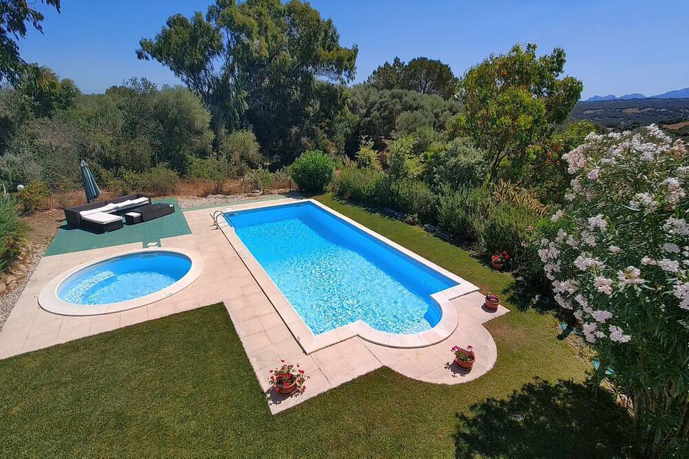 Villa Larco, Private Villa, Pool & Gardens & Stunning Views in Luogosanto, Gallura
